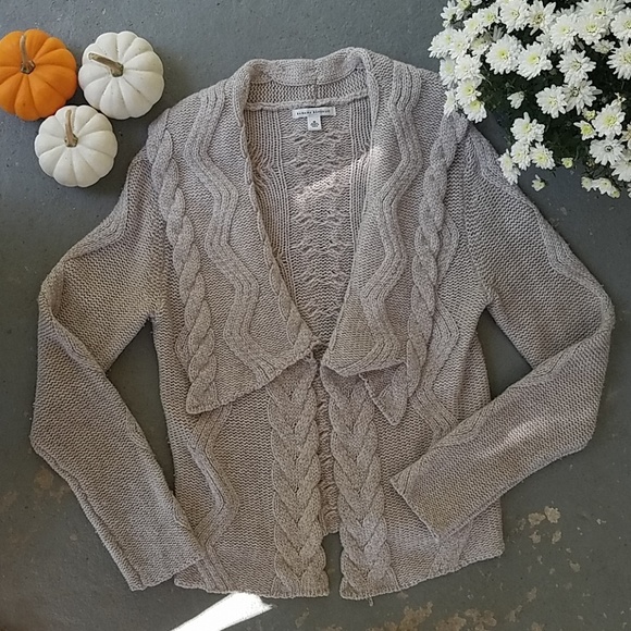 Banana Republic Sweaters - Banana Republic cable knit shrug